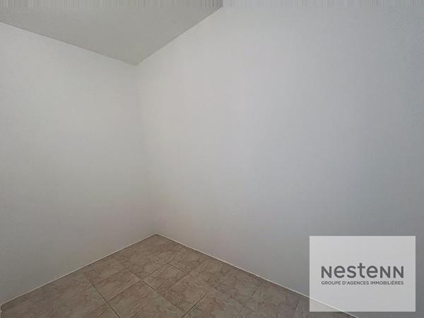 Fréjus - Secteur Base Nature, T2 dernier étage avec vue dégagée et place de parking