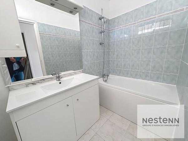 Fréjus - Secteur Base Nature, T2 dernier étage avec vue dégagée et place de parking