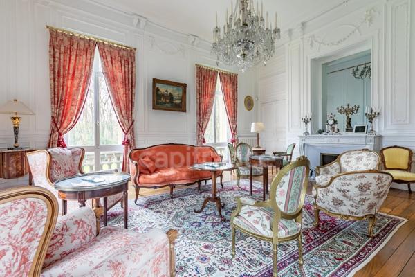 Château à vendre proche de Soissons – 720 m² avec 5 chambres -Maison indépendante de 85 m², piscine couverte, grand garage et parc de 2,57 hectares