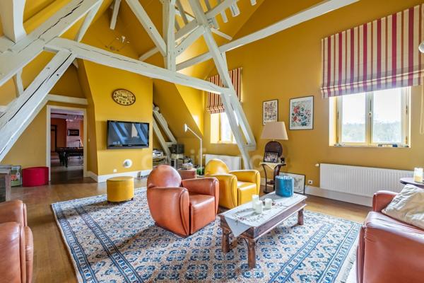 Château à vendre proche de Soissons – 720 m² avec 5 chambres -Maison indépendante de 85 m², piscine couverte, grand garage et parc de 2,57 hectares