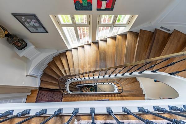 Château à vendre proche de Soissons – 720 m² avec 5 chambres -Maison indépendante de 85 m², piscine couverte, grand garage et parc de 2,57 hectares