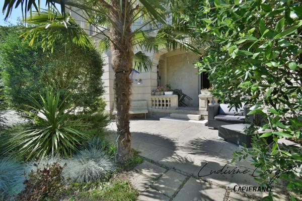 Château à vendre proche de Soissons – 720 m² avec 5 chambres -Maison indépendante de 85 m², piscine couverte, grand garage et parc de 2,57 hectares
