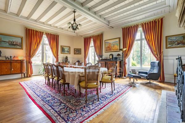Château à vendre proche de Soissons – 720 m² avec 5 chambres -Maison indépendante de 85 m², piscine couverte, grand garage et parc de 2,57 hectares