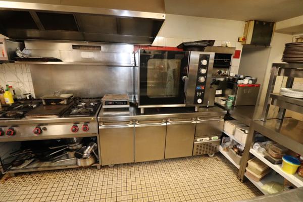 SUPERBE HOTEL RESTAURANT LOGIS DE FRANCE A VENDRE LOCALISATION SECTEUR LUSIGNAN (86)