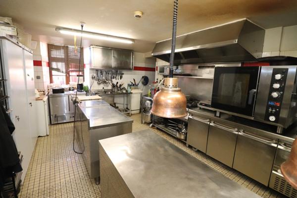 SUPERBE HOTEL RESTAURANT LOGIS DE FRANCE A VENDRE LOCALISATION SECTEUR LUSIGNAN (86)