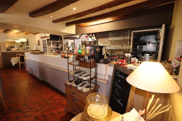 SUPERBE HOTEL RESTAURANT LOGIS DE FRANCE A VENDRE LOCALISATION SECTEUR LUSIGNAN (86)