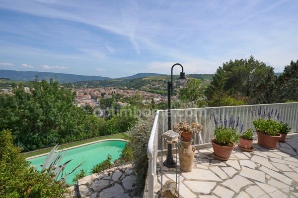 LIMOUX (11300) – MAISON D’ARCHITECTE – 5 PIÈCES – VUE PANORAMIQUE – PISCINE – GARAGE – GRAND TERRAIN CLÔTURÉ