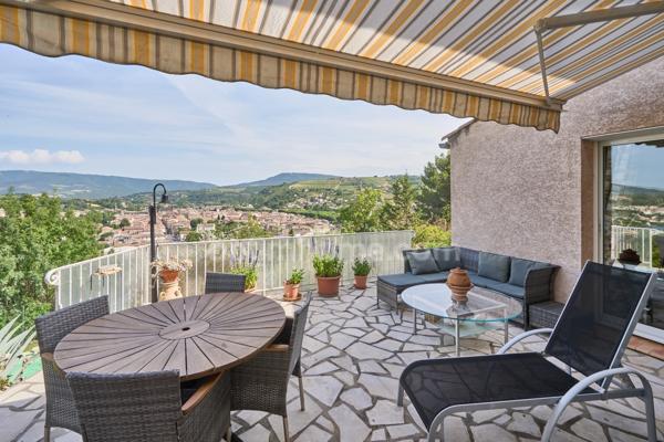 LIMOUX (11300) – MAISON D’ARCHITECTE – 5 PIÈCES – VUE PANORAMIQUE – PISCINE – GARAGE – GRAND TERRAIN CLÔTURÉ