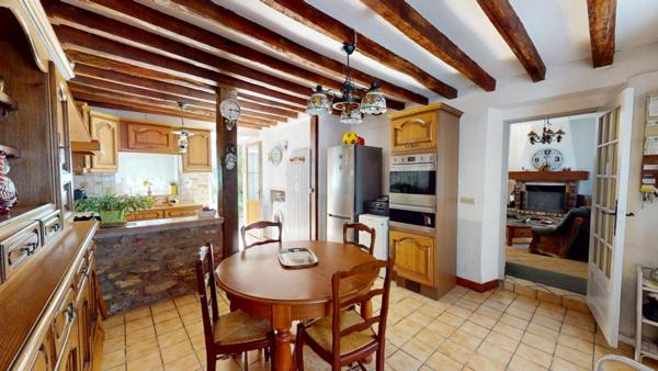 MAISON 5 pièces et GRANGE  avec compteur EDF 295 000