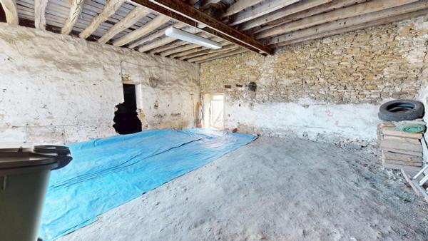 MAISON 5 pièces et GRANGE  avec compteur EDF 295 000