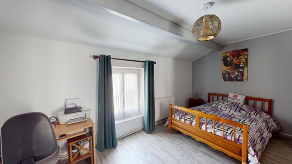 MAISON 5 pièces et GRANGE  avec compteur EDF 295 000