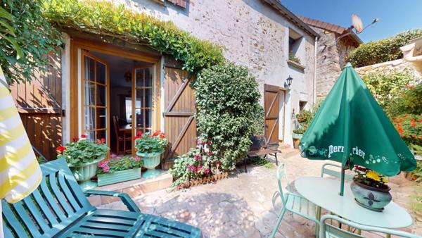 MAISON 5 pièces et GRANGE  avec compteur EDF 295 000