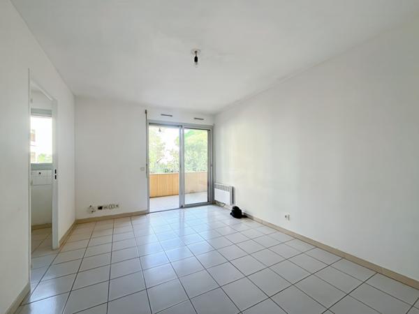 CAGNES SUR MER (Val Fleuri)  / 2 pièces de 36m² avec terrasse, pkg et cave.
