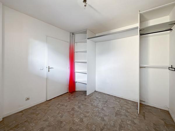 CAGNES SUR MER (Val Fleuri)  / 2 pièces de 36m² avec terrasse, pkg et cave.