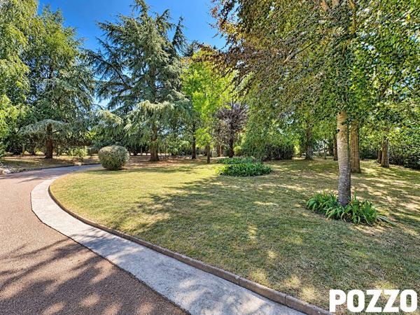 À VENDRE - Maison dans le bourg de Bréhal de 255m² au calme avec parc arboré BREHAL
