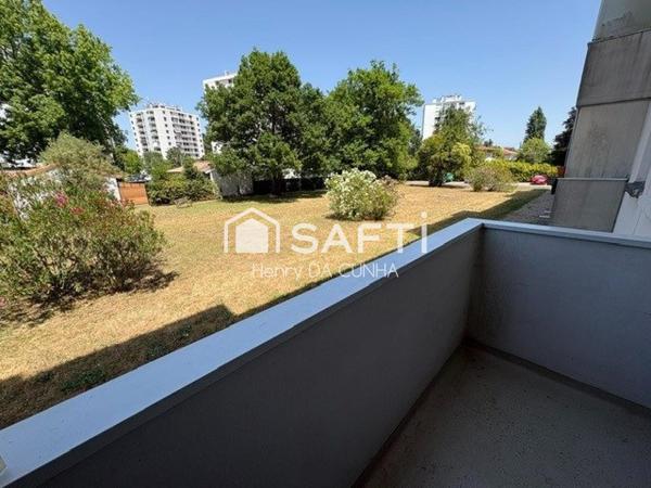 T2 lumineux avec balcon proche tram A