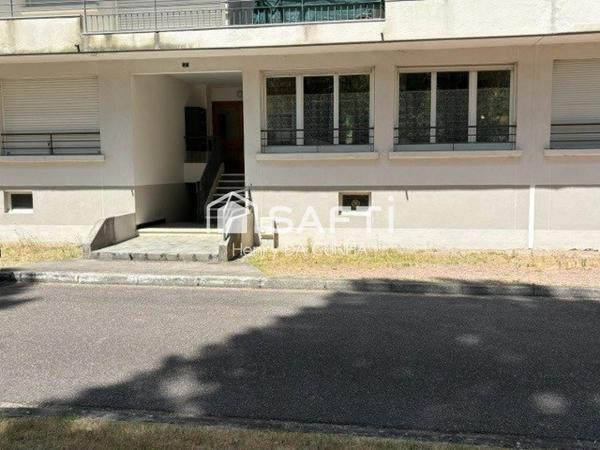 T2 lumineux avec balcon proche tram A
