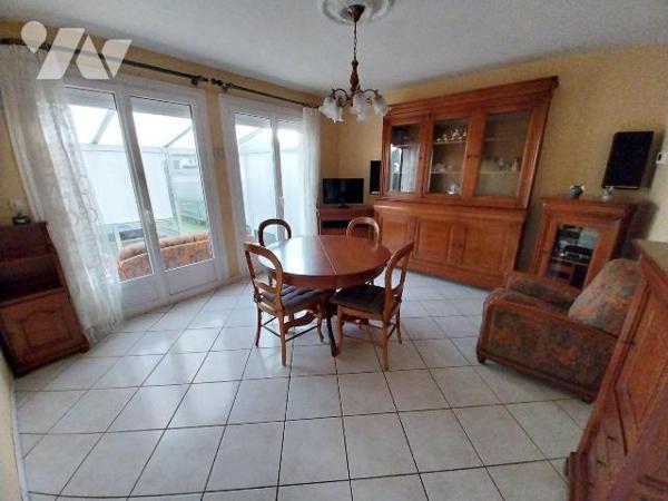 Maison à Vendre à Vitré (35500) en Ille-et-Vilaine (35)

SUD VITRE - Maison de 72 m² située s...