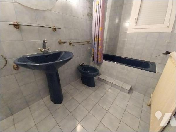 Maison à Vendre à Vitré (35500) en Ille-et-Vilaine (35)

SUD VITRE - Maison de 72 m² située s...