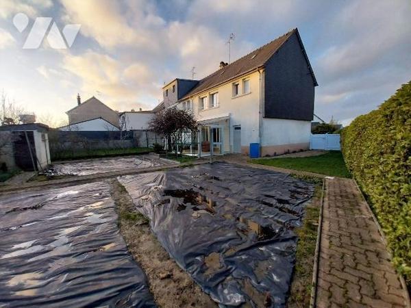 Maison à Vendre à Vitré (35500) en Ille-et-Vilaine (35)

SUD VITRE - Maison de 72 m² située s...