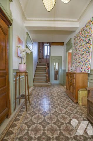 JUSSAC, sur 4182 m², maison en pierre comprenant au rez-de-chaussée entrée, cuisine équipée, sé...