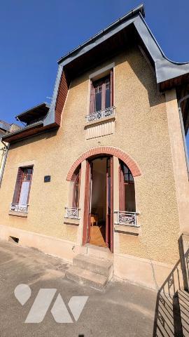 Quartier résidentiel proche Hôpital & Gare Belle VILLA 1930 T6 de 122m² habitables Garage & Jardin 