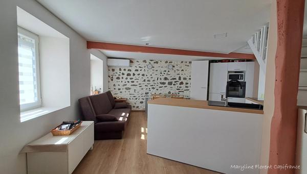 Maison de village T2/T3 de 48 m² (60 m² au sol) entièrement rénovée - Tourzel-Ronzières
