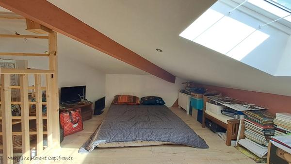 Maison de village T2/T3 de 48 m² (60 m² au sol) entièrement rénovée - Tourzel-Ronzières