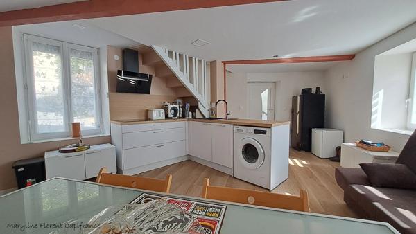 Maison de village T2/T3 de 48 m² (60 m² au sol) entièrement rénovée - Tourzel-Ronzières
