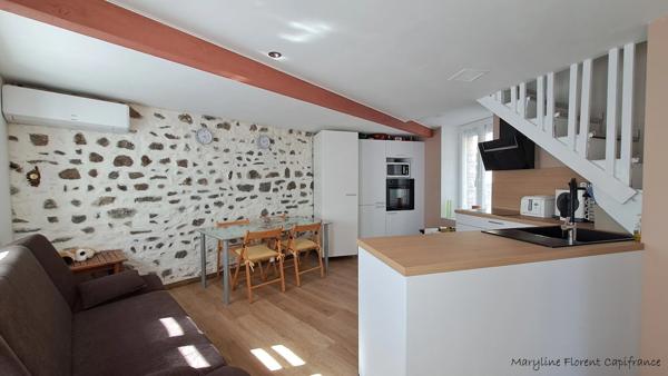 Maison de village T2/T3 de 48 m² (60 m² au sol) entièrement rénovée - Tourzel-Ronzières