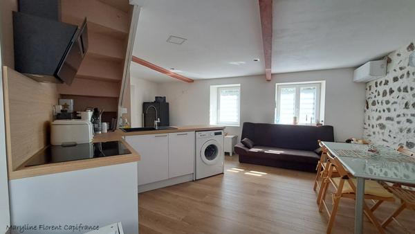 Maison de village T2/T3 de 48 m² (60 m² au sol) entièrement rénovée - Tourzel-Ronzières