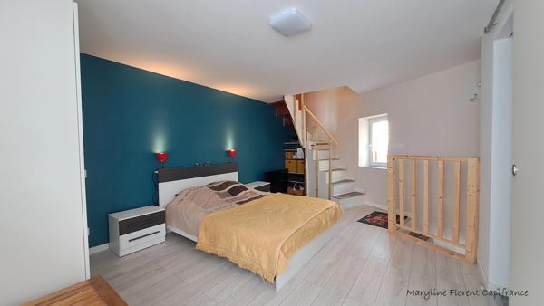 Maison de village T2/T3 de 48 m² (60 m² au sol) entièrement rénovée - Tourzel-Ronzières
