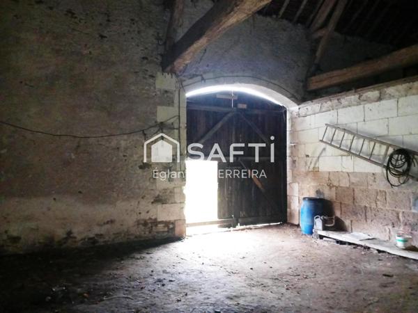 A PROXIMITE DE POULAINES, LONGERE ET DEPENDANCES