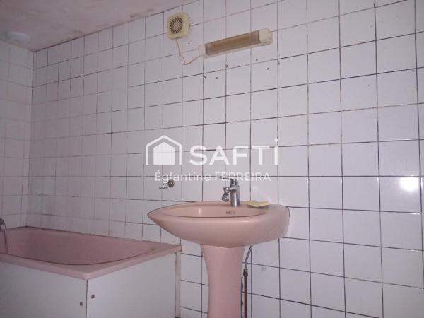 A PROXIMITE DE POULAINES, LONGERE ET DEPENDANCES