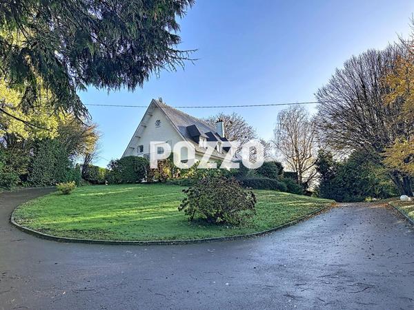 A Vendre - AVRANCHES - Maison 10 pièce(s) 270 m² - Terrain de 2780 m² AVRANCHES