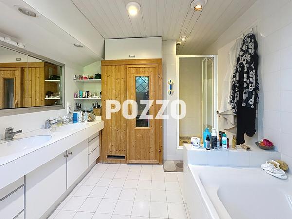A Vendre - AVRANCHES - Maison 10 pièce(s) 270 m² - Terrain de 2780 m² AVRANCHES