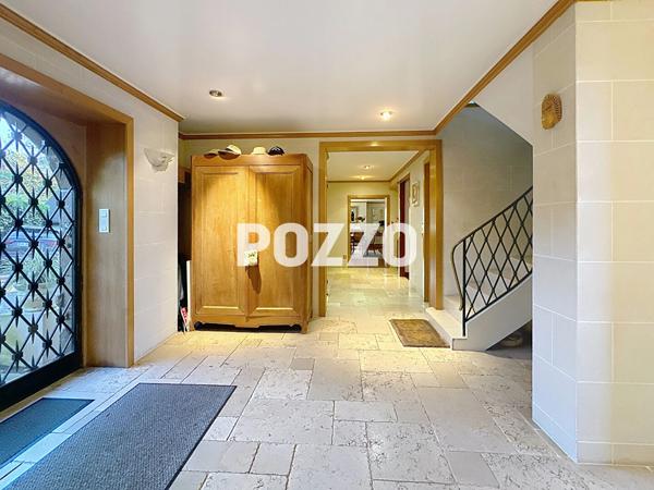 A Vendre - AVRANCHES - Maison 10 pièce(s) 270 m² - Terrain de 2780 m² AVRANCHES