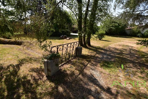 Propriété de Charme avec Grand Potentiel – À Deux Pas de Montbron