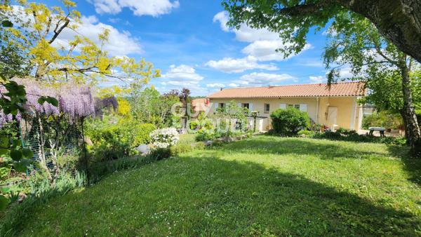 Maison 3 chambres, studio, garage et jardin