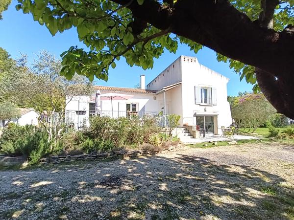 Belle maison Isle Sur La Sorgue 5 pièces sur terrain de plus de 2300m2