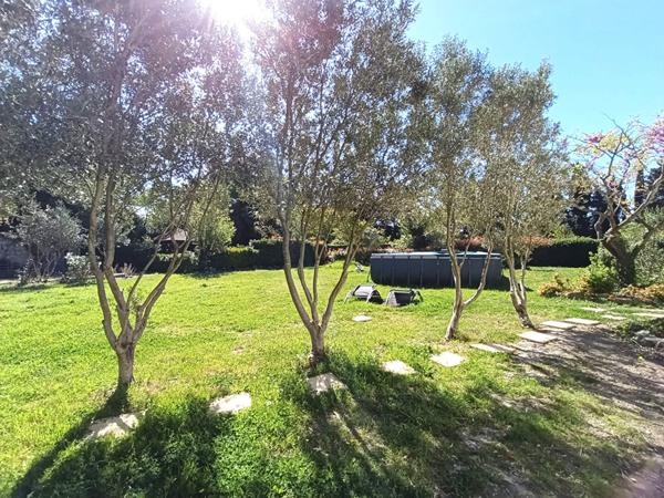 Belle maison Isle Sur La Sorgue 5 pièces sur terrain de plus de 2300m2