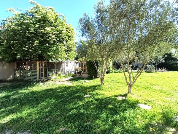 Belle maison Isle Sur La Sorgue 5 pièces sur terrain de plus de 2300m2