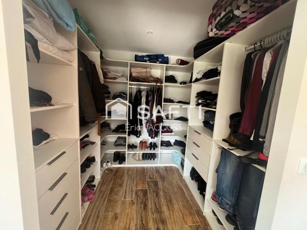 Villa 219 m² avec piscine dont dépendance de 60 m²