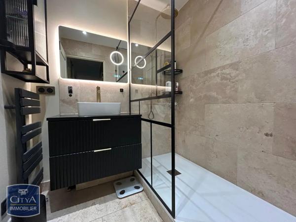 Appartement à louer 2 pièces 56.9m²