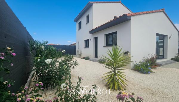 Maison 3 faces de 90 m² avec piscine et garage à Saint-Cyprien