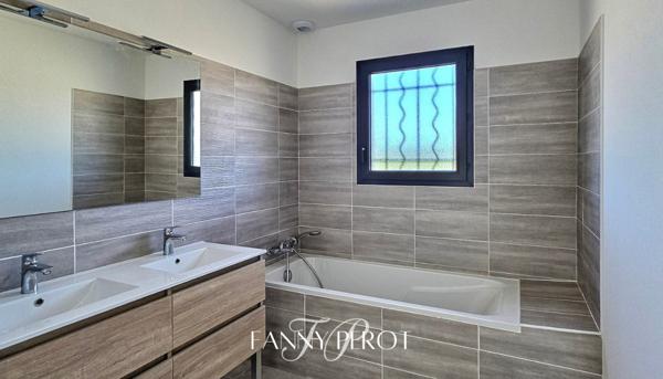 Maison 3 faces de 90 m² avec piscine et garage à Saint-Cyprien