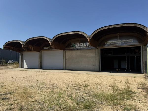 Location                                                      Local commercial
                        
                     6 pièces                      380 m2                     à Brioude
