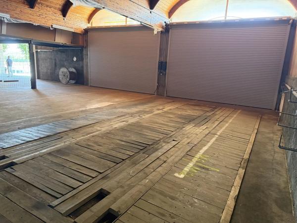 Location                                                      Local commercial
                        
                     6 pièces                      380 m2                     à Brioude