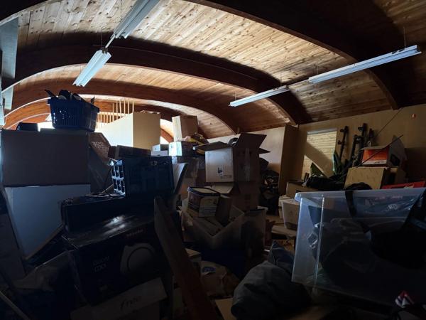 Location                                                      Local commercial
                        
                     6 pièces                      380 m2                     à Brioude
