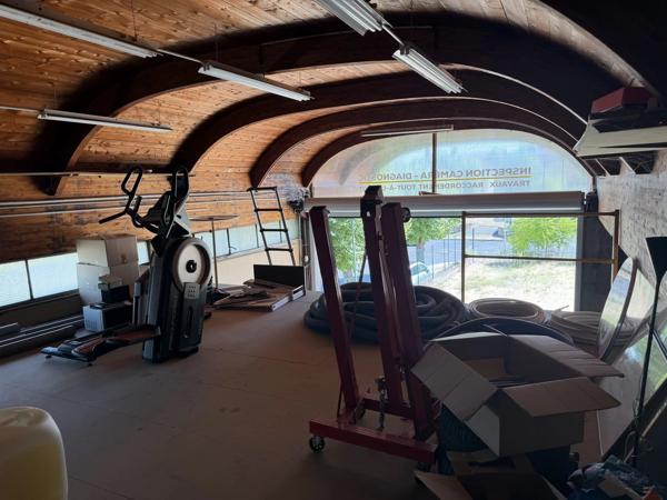 Location                                                      Local commercial
                        
                     6 pièces                      380 m2                     à Brioude